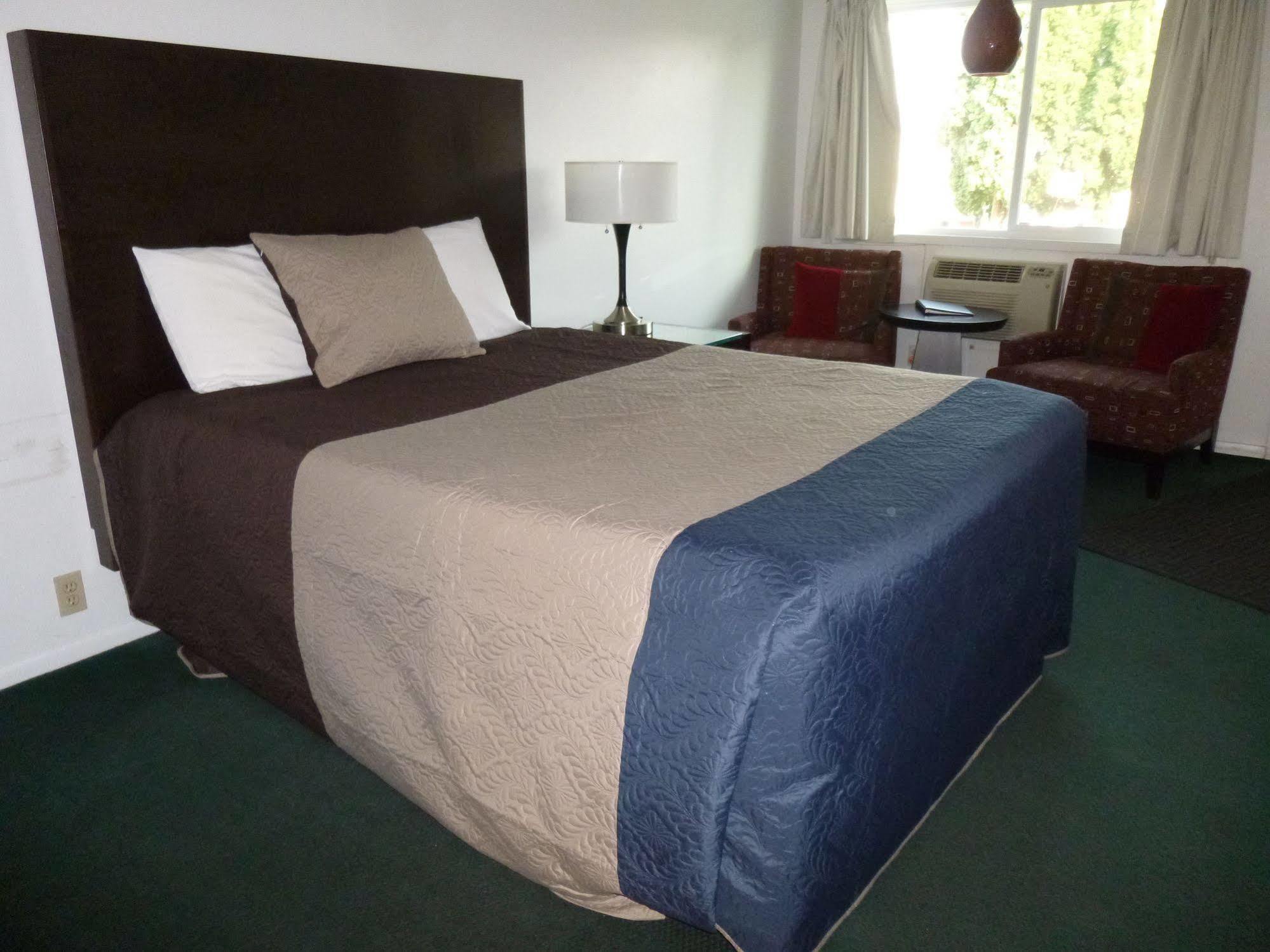 Cougar Land Motel Pullman Eksteriør bilde