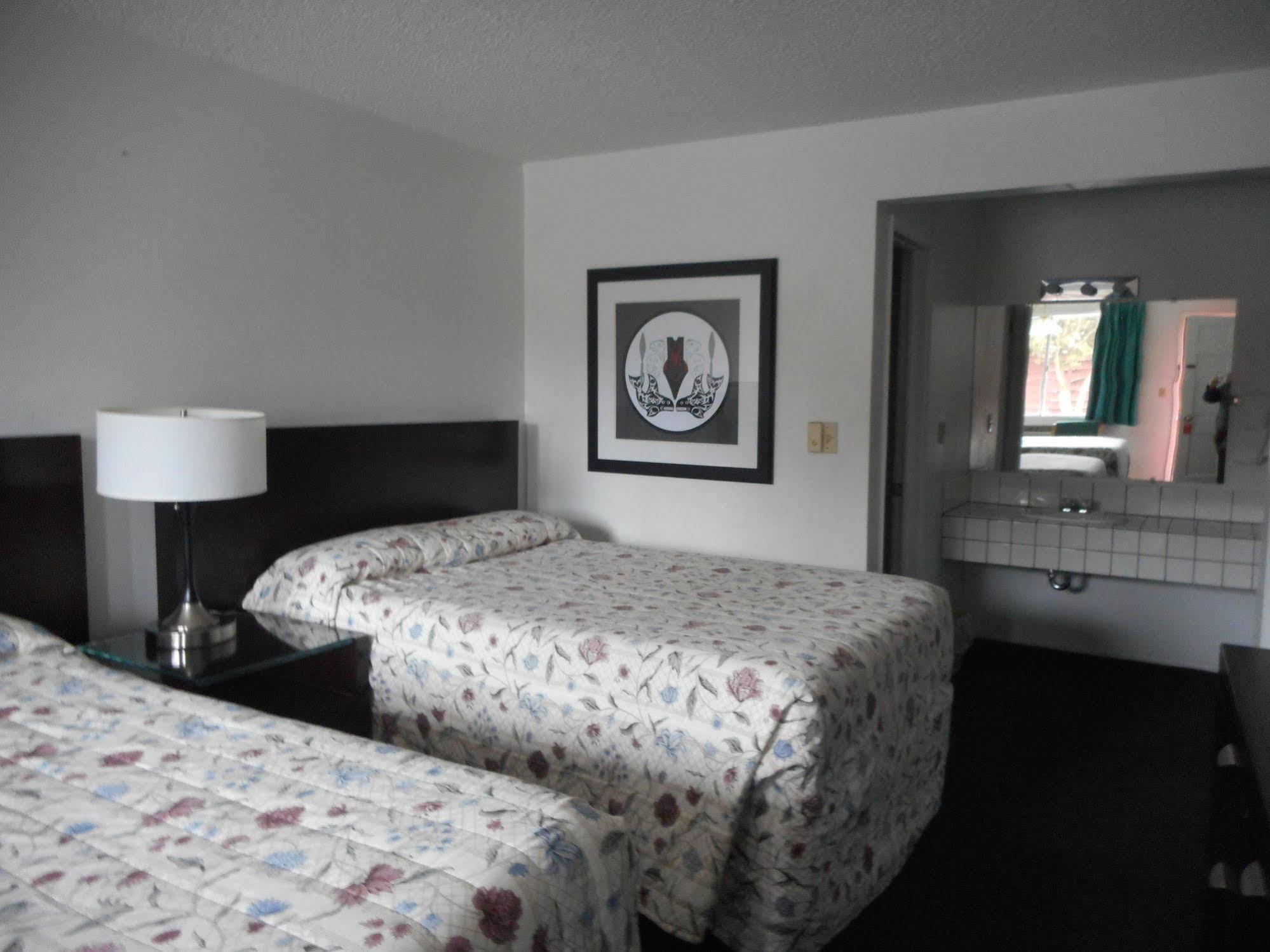 Cougar Land Motel Pullman Eksteriør bilde